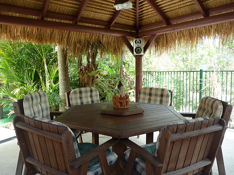 The beers are cold the wine chilled - friends wishing this pool was theirs! Picture 3