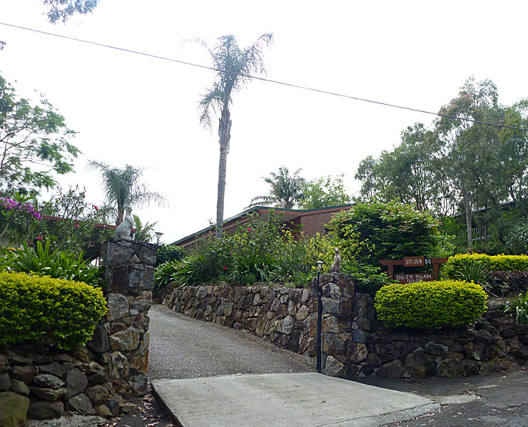 The beers are cold the wine chilled - friends wishing this pool was theirs! Picture 2