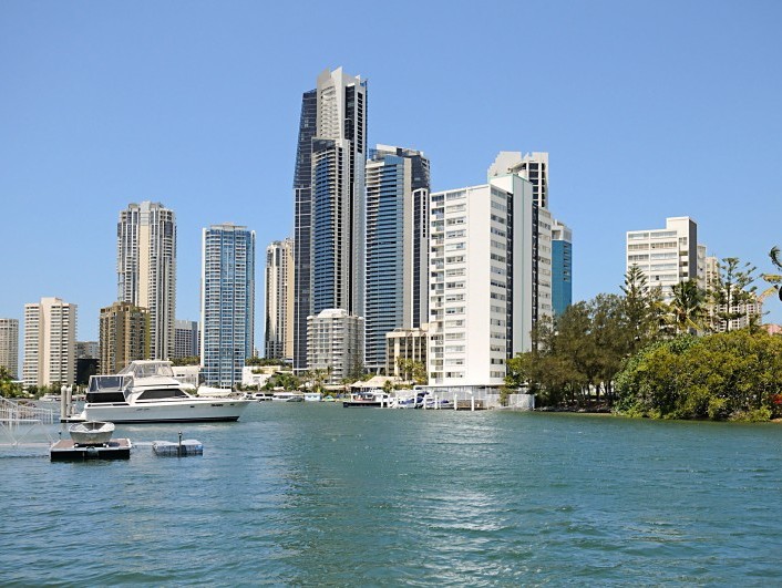 In the Heart - Just off Main River! Picture 1