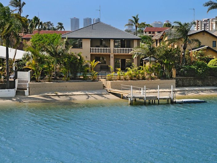 In the Heart - Just off Main River! Picture 2