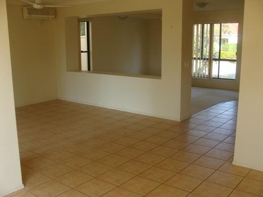 AFFORDABLE AND IN THE HEART OF ARUNDEL Picture 2