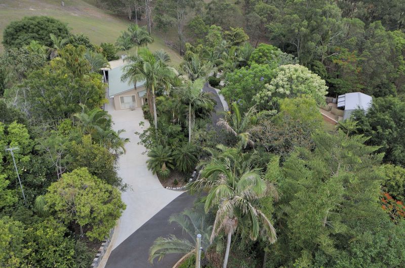 Country living close to the Coast! Picture 2