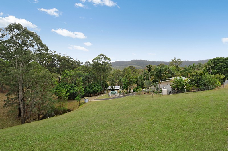 Country living close to the Coast! Picture 1