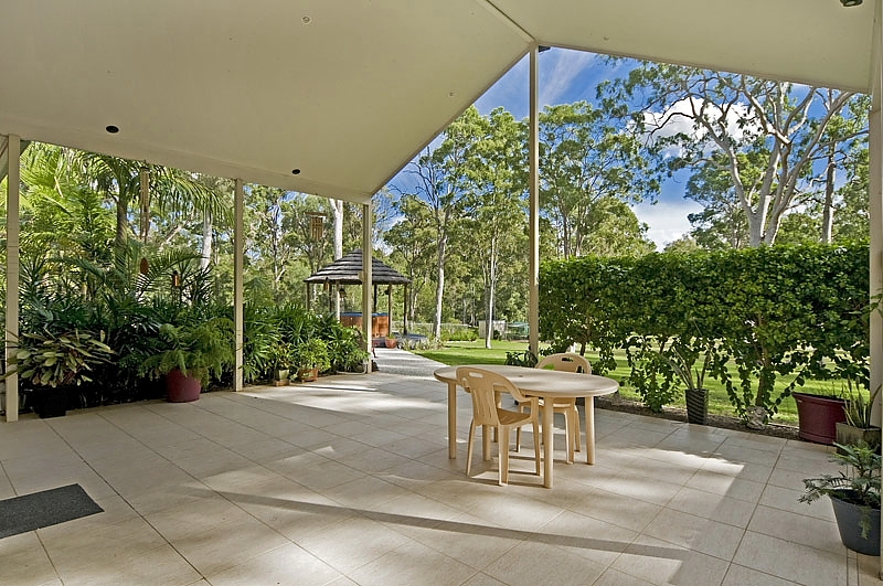 LORD OF THE MANOR Picture 2