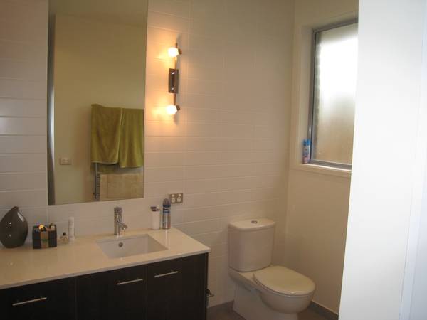 Stunning 3 bedroom townhouse with double garage and heated pool Picture 3