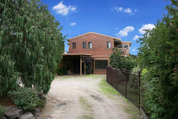 ABSOLUTLEY STUNNING NORTH FACING BAY AND COASTAL VIEWS Picture 2