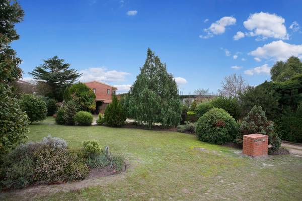 ABSOLUTLEY STUNNING NORTH FACING BAY AND COASTAL VIEWS Picture 3