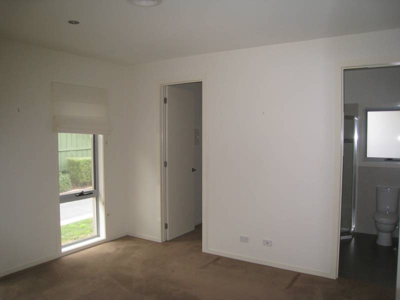Vibrant North Facing 2 Bedroom Unit With Ensuite Picture 2