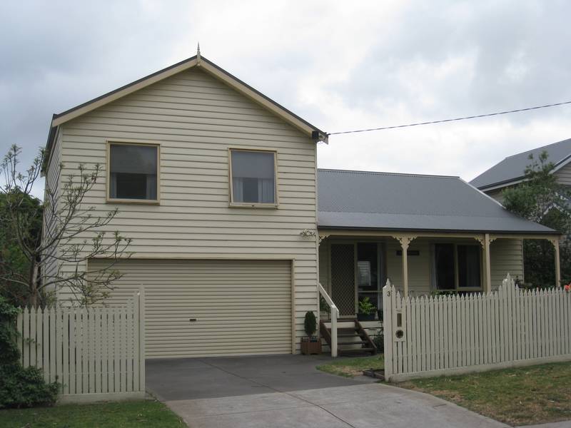 VIBRANT BEACH HOUSE Picture 1