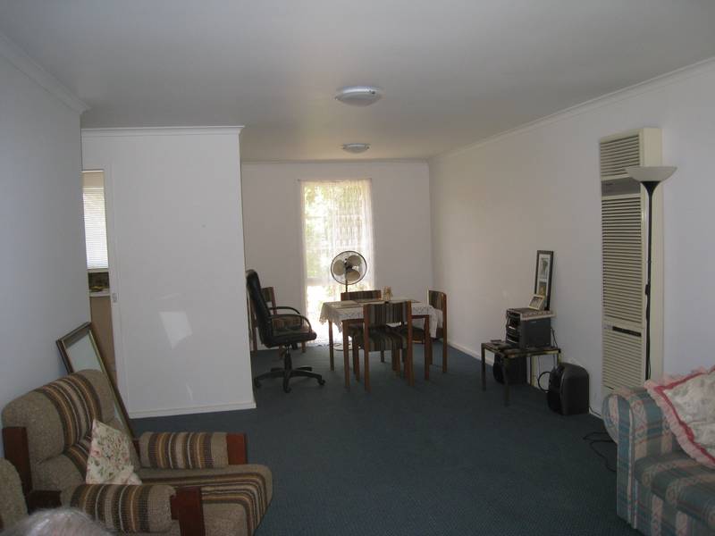 ARGUABLY THE MOST SOUGHT AFTER UNIT LOCATION IN MORNINGTON Picture 3