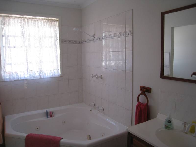 QUIET COURT Picture QUIET COURT Picture