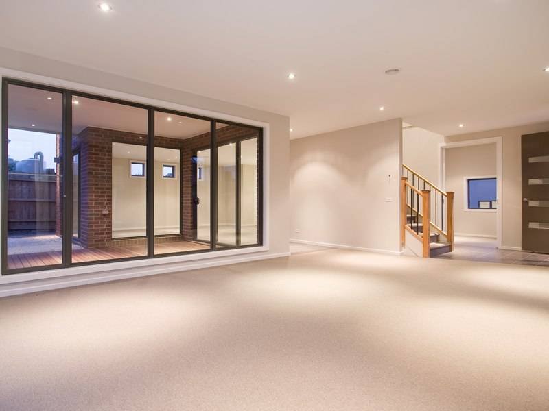 DESIGNER LIVING BY THE SEA Picture