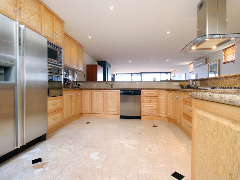 Exhilarating Coastal and Bay Views Picture 3