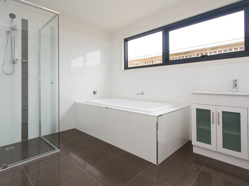 EXQUISITE 5 BEDROOM HOME Picture 3