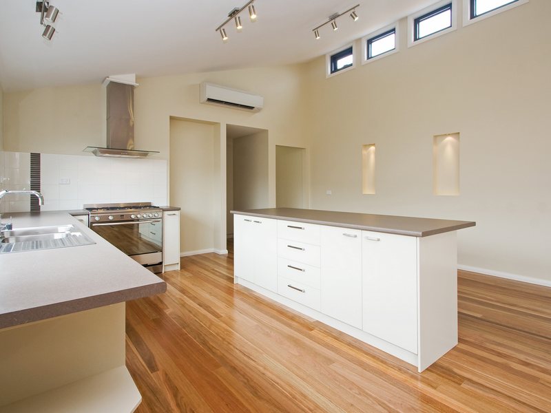 EXQUISITE 5 BEDROOM HOME Picture 2