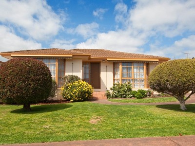 BEACHSIDE 2 BEDROOM UNIT - FREASHLY PAINTED, NEW CARPETS AND NEW LANDSCAPING Picture