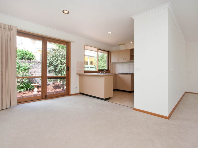 BEACHSIDE 2 BEDROOM UNIT - FREASHLY PAINTED, NEW CARPETS AND NEW LANDSCAPING Picture 3