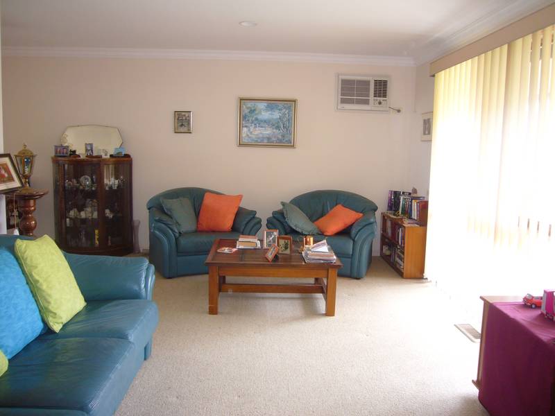 WALK TO THE SHOPS Picture 3