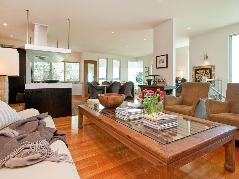 SPECTACULAR SHIPPING CHANNEL AND BAY VIEWS TO THE MELBOURNE SKYLINE AND BEYOND Picture 3