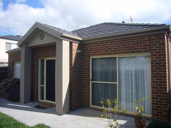 Affordable, as 3 bedroom new townhouse Picture 1