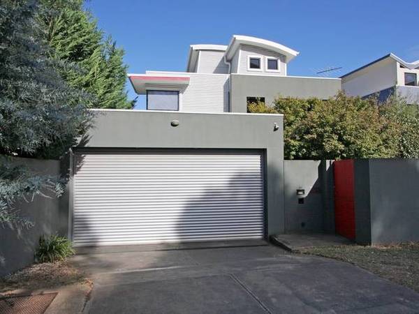 EXHILARATING BAY AND BOAT HARBOUR VIEWS THAT WILL LEAVE YOU SPELL BOUND Picture 2