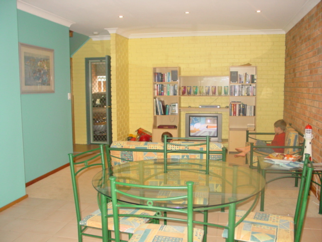 2/7 Elouera Close Picture 3