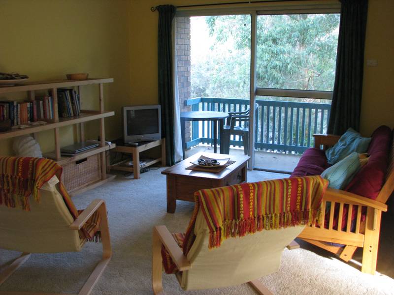 CLOSE TO 2 BEACHES Picture 2