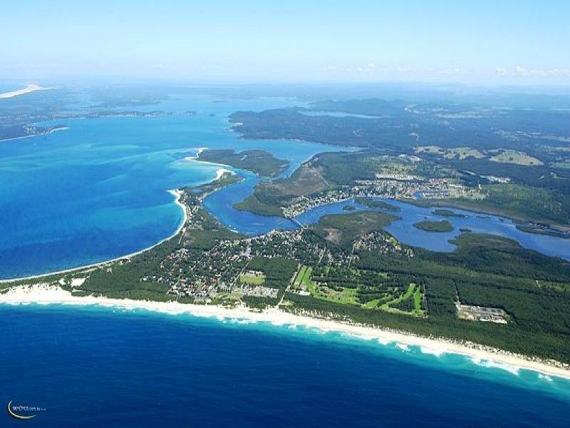 BIG BLOCK CLOSE TO WATER Picture 1