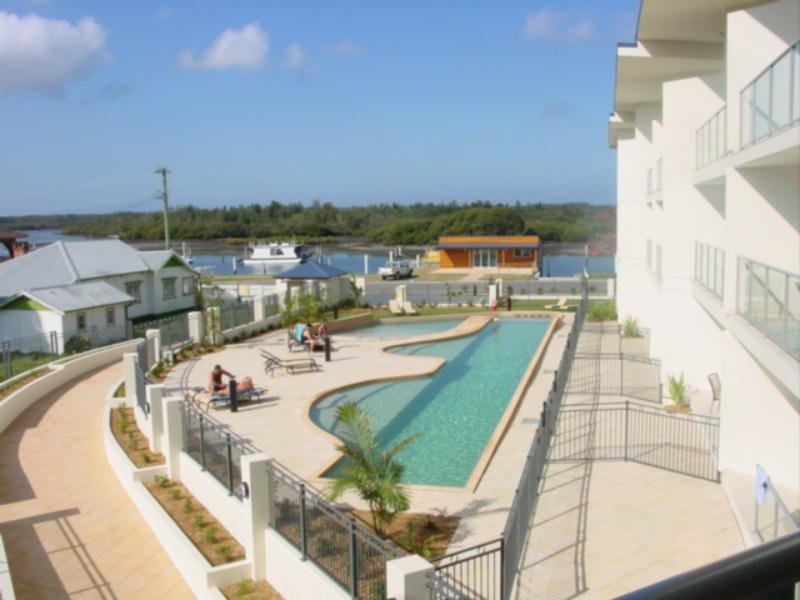 HOLIDAY IN A RESORT Picture 1