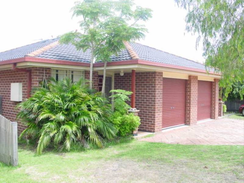 SURPRISINGLY SPACIOUS TORRENS DUPLEX Picture 2