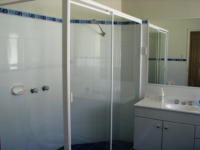 BIG TORRENS TITLE TOWNHOUSE - ALL OFFERS CONSIDERED Picture 3