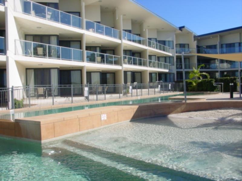 WATERFRONT APARTMENT GORGEOUS VIEWS Picture 3