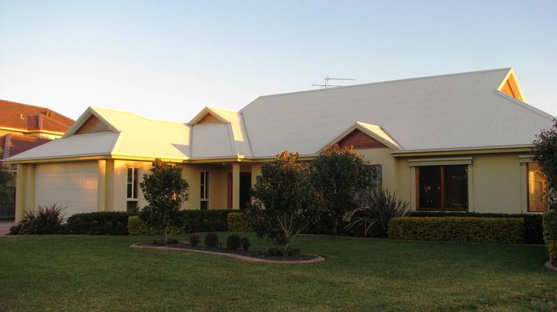 PRESTIGIOUS ADDRESS...MINUTES TO WATERFRONT Picture 1