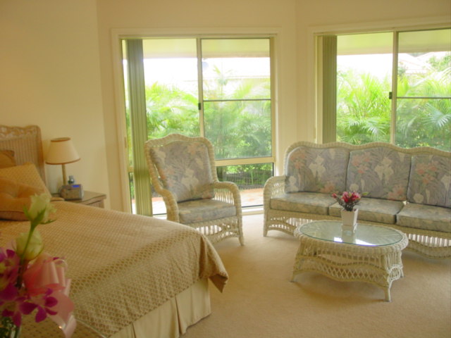 PRESTIGIOUS ADDRESS...MINUTES TO WATERFRONT Picture 3