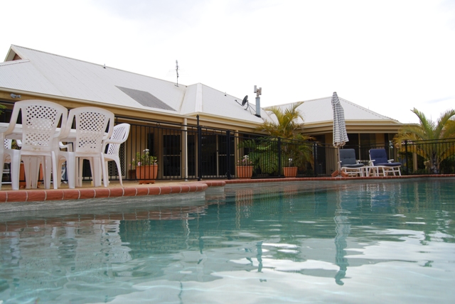 PRESTIGIOUS ADDRESS...MINUTES TO WATERFRONT Picture 2