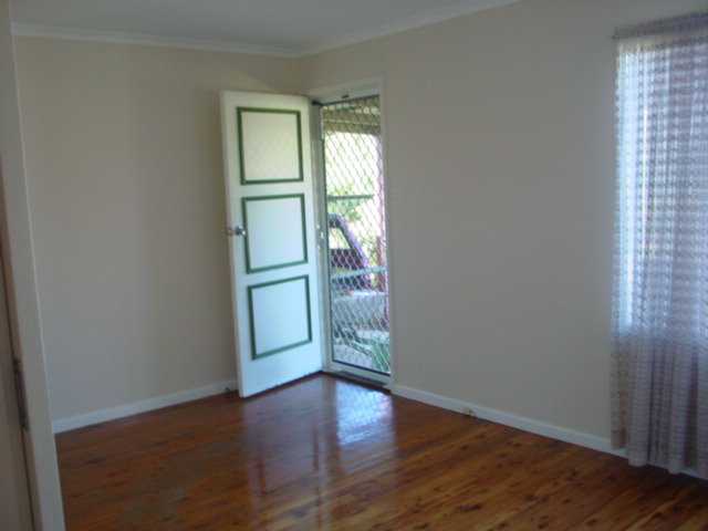 2 bedroom air conditioned home Picture 2