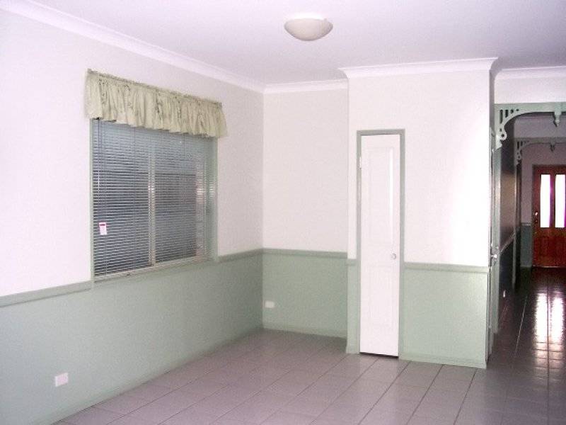 GORGEOUS COTTAGE CUTIE Picture 3