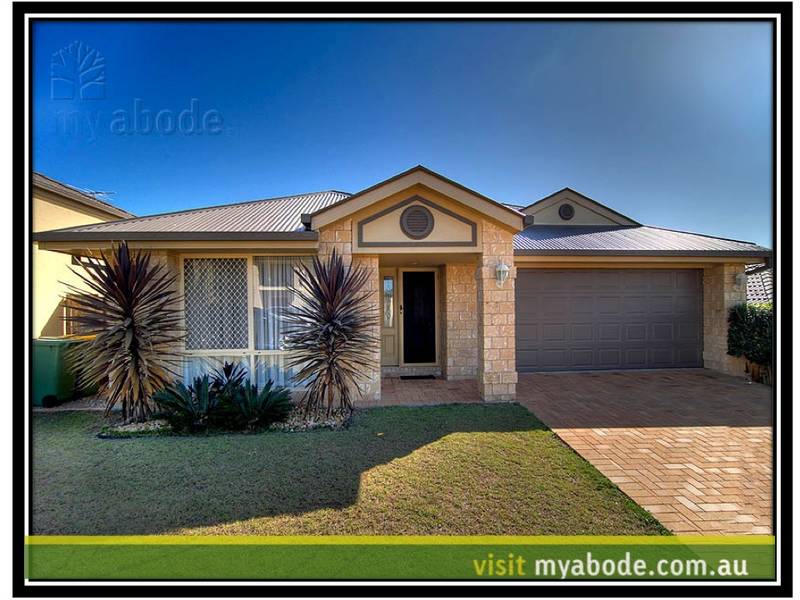 DISTINCTIVELY DIFFERENT WITH CHARACTER... Picture 1