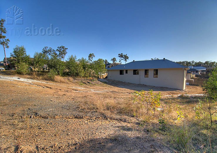 GREAT BLOCK IN LAKES ENTRANCE Picture 2