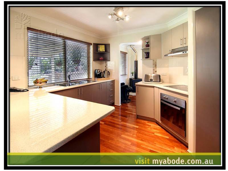 WOW! THIS IS A BEAUTIFUL HOME! Picture 2