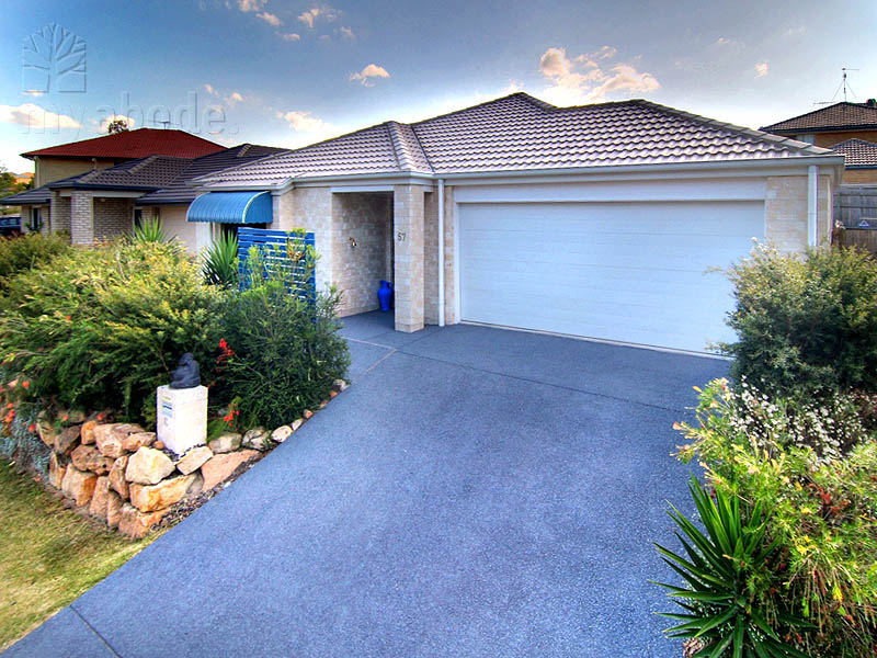 4 BEDROOMS, 2 BATHROOMS, DUCTED AIR, OVERLOOKING PARK Picture 1