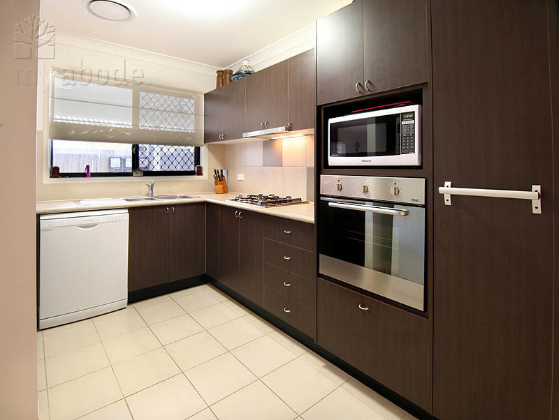 4 BEDROOMS, 2 BATHROOMS, DUCTED AIR, OVERLOOKING PARK Picture 2