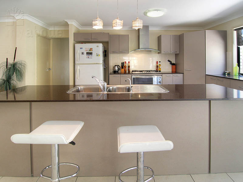 THE COMPLETE CONTEMPORARY HOME.... Picture 3