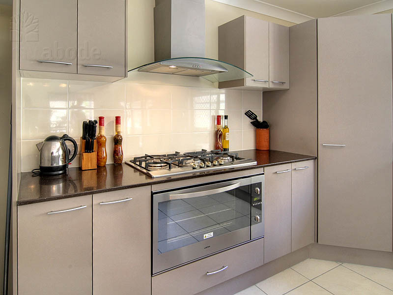 THE COMPLETE CONTEMPORARY HOME.... Picture 2