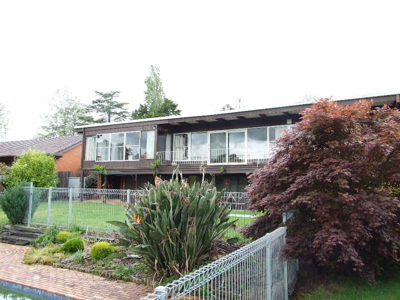 A Classic home with views Picture 1