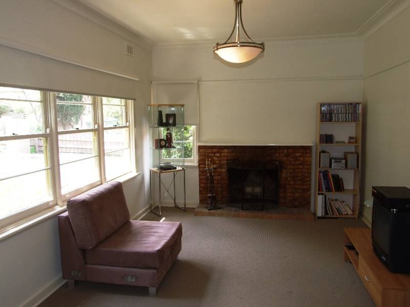 Fully renovated and spacious Picture 2