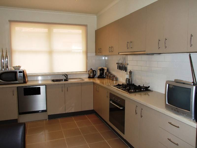 Fully renovated and spacious Picture 3
