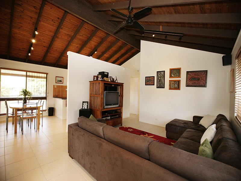 UNDER CONTRACT BY JAMES BELL OF BRAD BELL PROPERTY CONSULTANTS! Picture 1