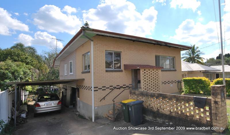 SOLD UNDER THE HAMMER BY BRAD BELL REAL ESTATE!!!! Picture 1