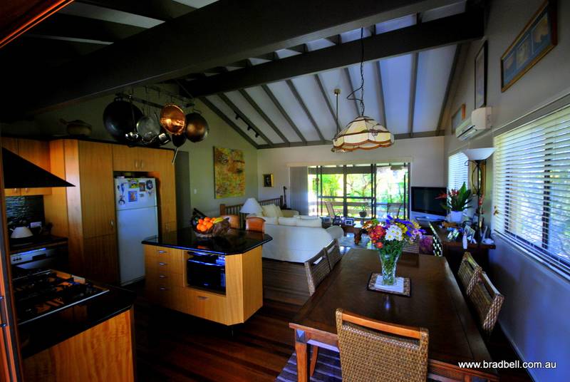 UNDER CONTRACT BY JAMES BELL OF BRAD BELL PROPERTY CONSULTANTS! Picture 3